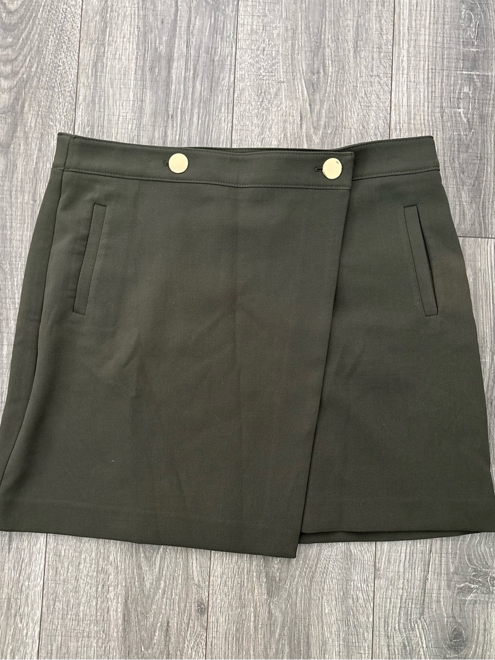 LOFT Petites Olive Green Faux Wrap Skort Gold Button Women’s 14P